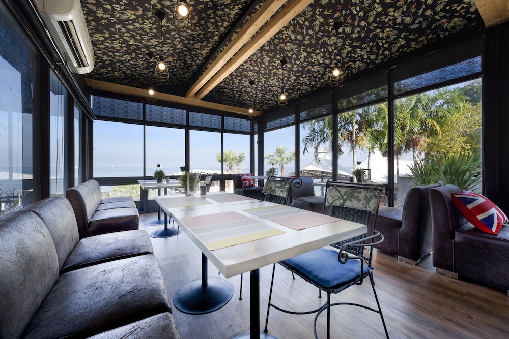 The Loft Seaside Sriracha Hotel 47/68