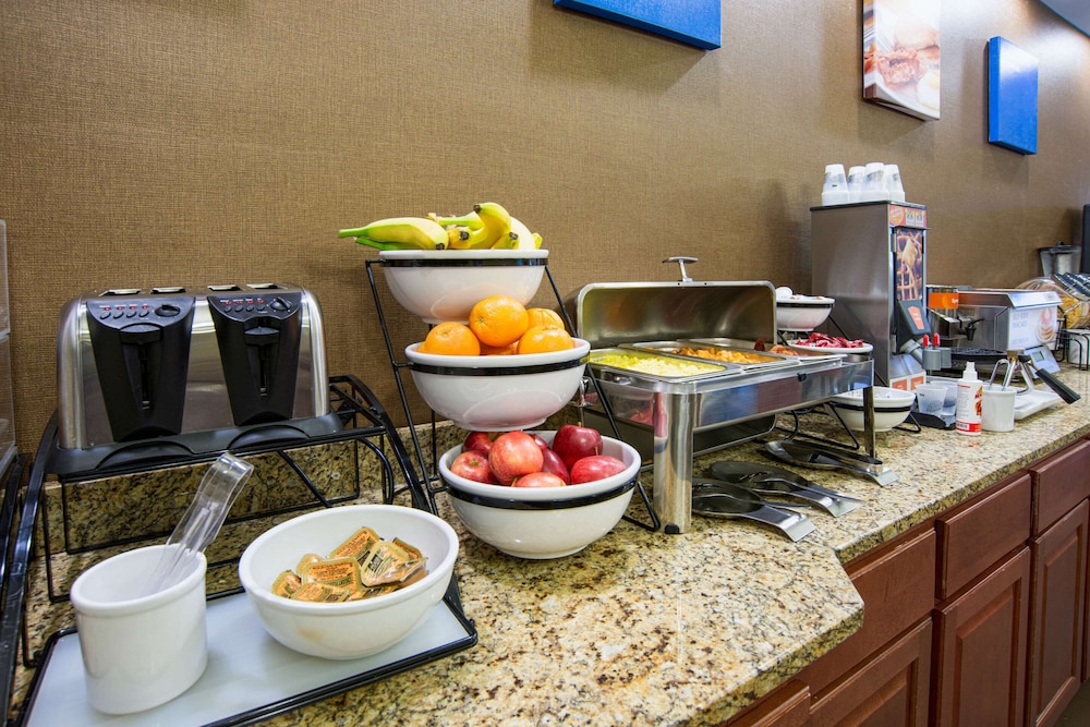Comfort Inn Naugatuck-Shelton, CT 16/24