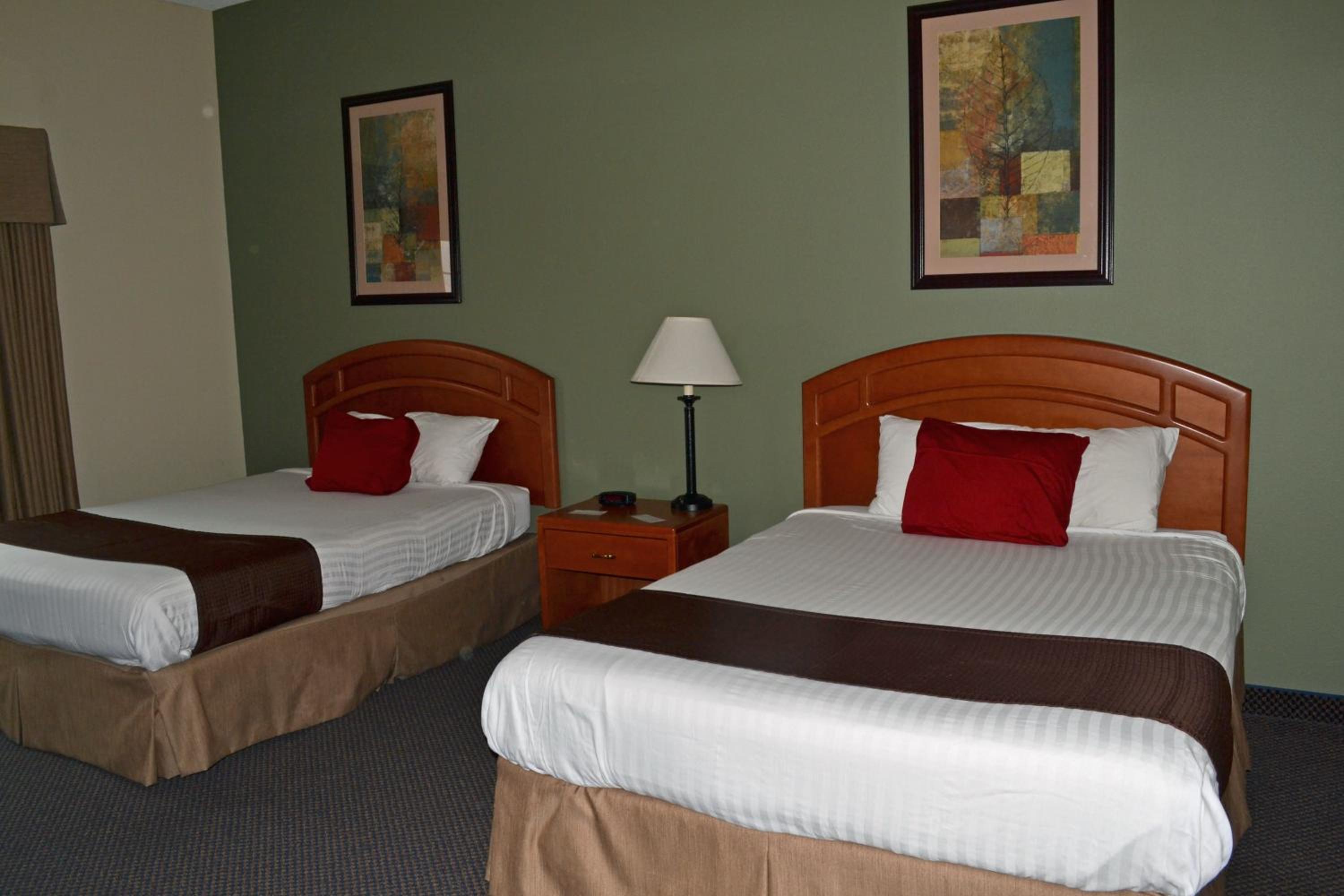 Paola Inn And Suites 22/47