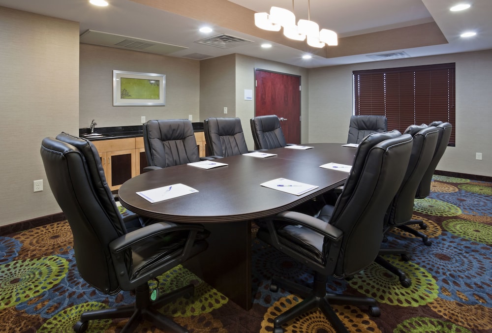 Holiday Inn Express Hotel Suites Rochester 48/51