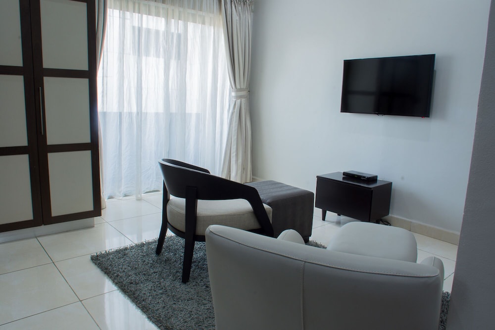 Leola Suites 28/37