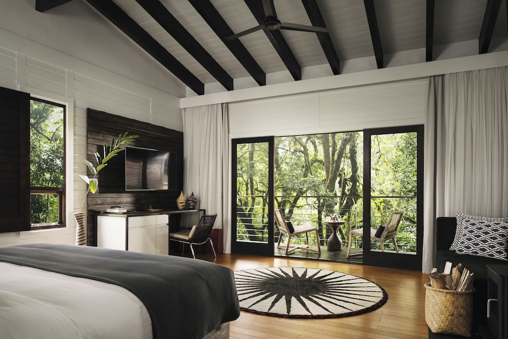 CANOPY TREE HOUSE, KING BED
