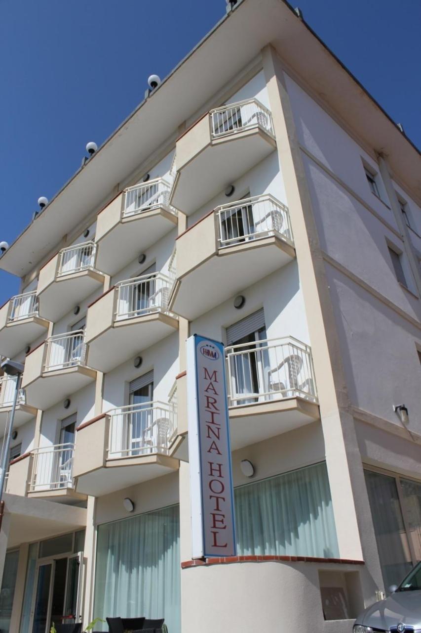 Marina Hotel 4/46
