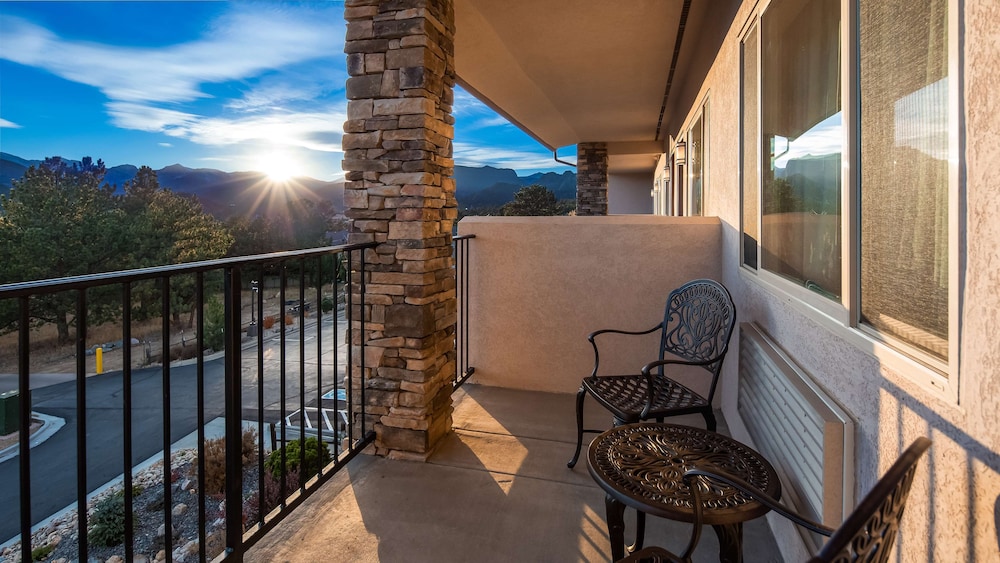 Best Western Plus Silver Saddle Inn 37/43