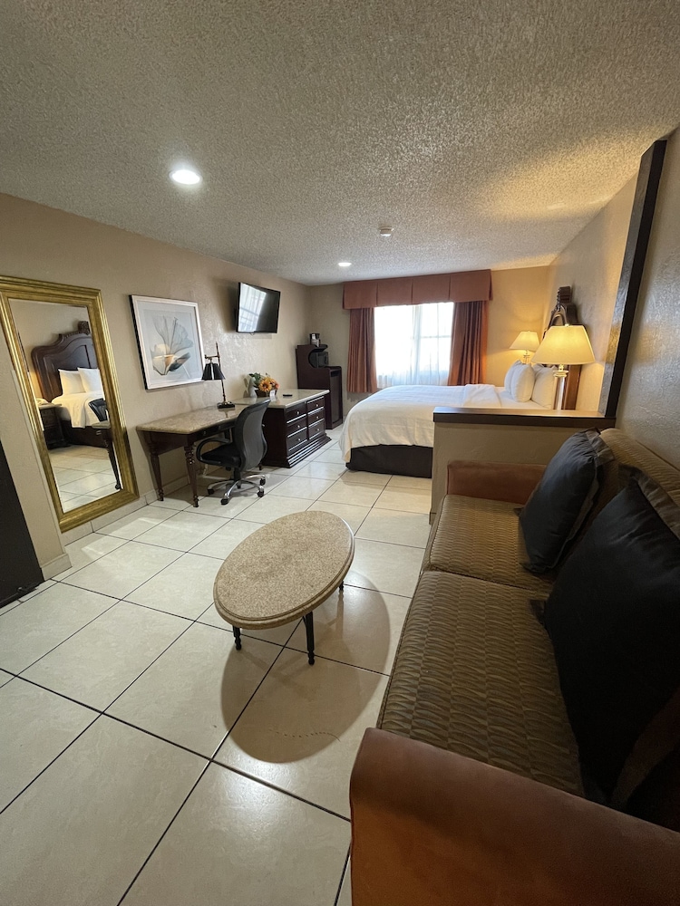 Quality Inn Suites Near the Border 49/67