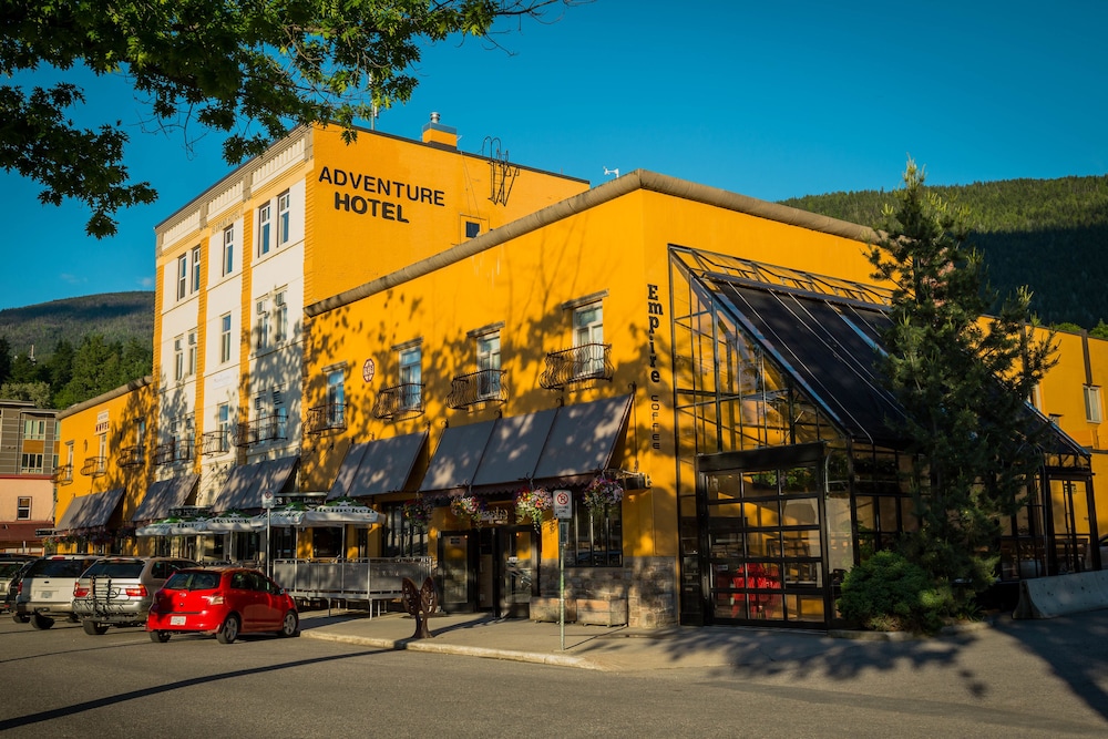 The Adventure Hotel 4/50