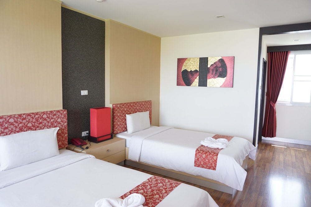 DELUXE, TWIN BEDS