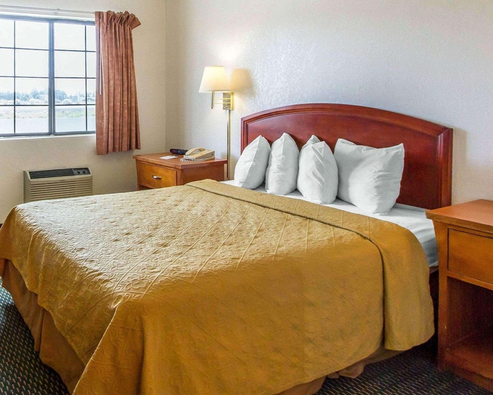 Econo Lodge Flagstaff East I-40 24/53