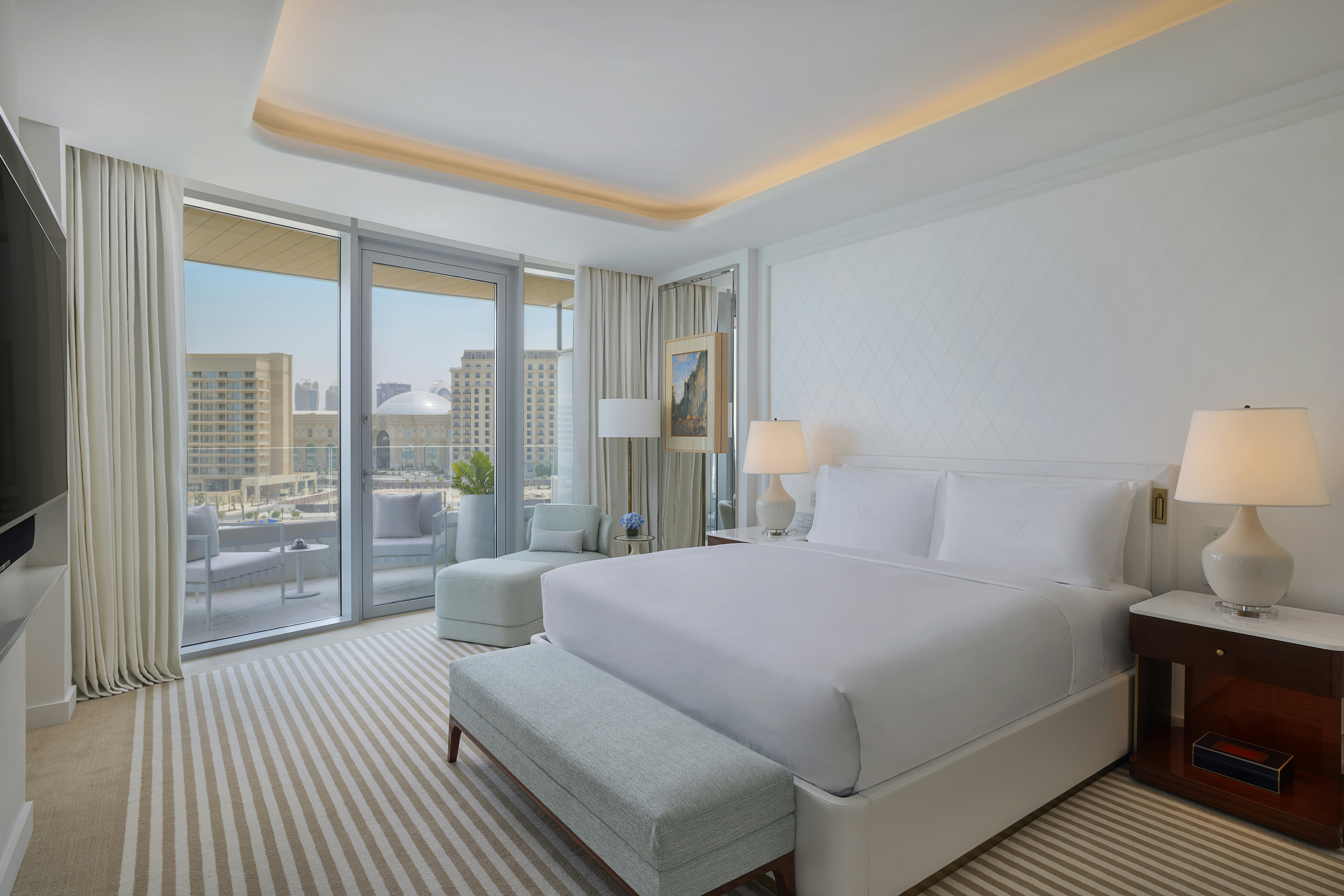 1 BEDROOM, SUITE, CORNER