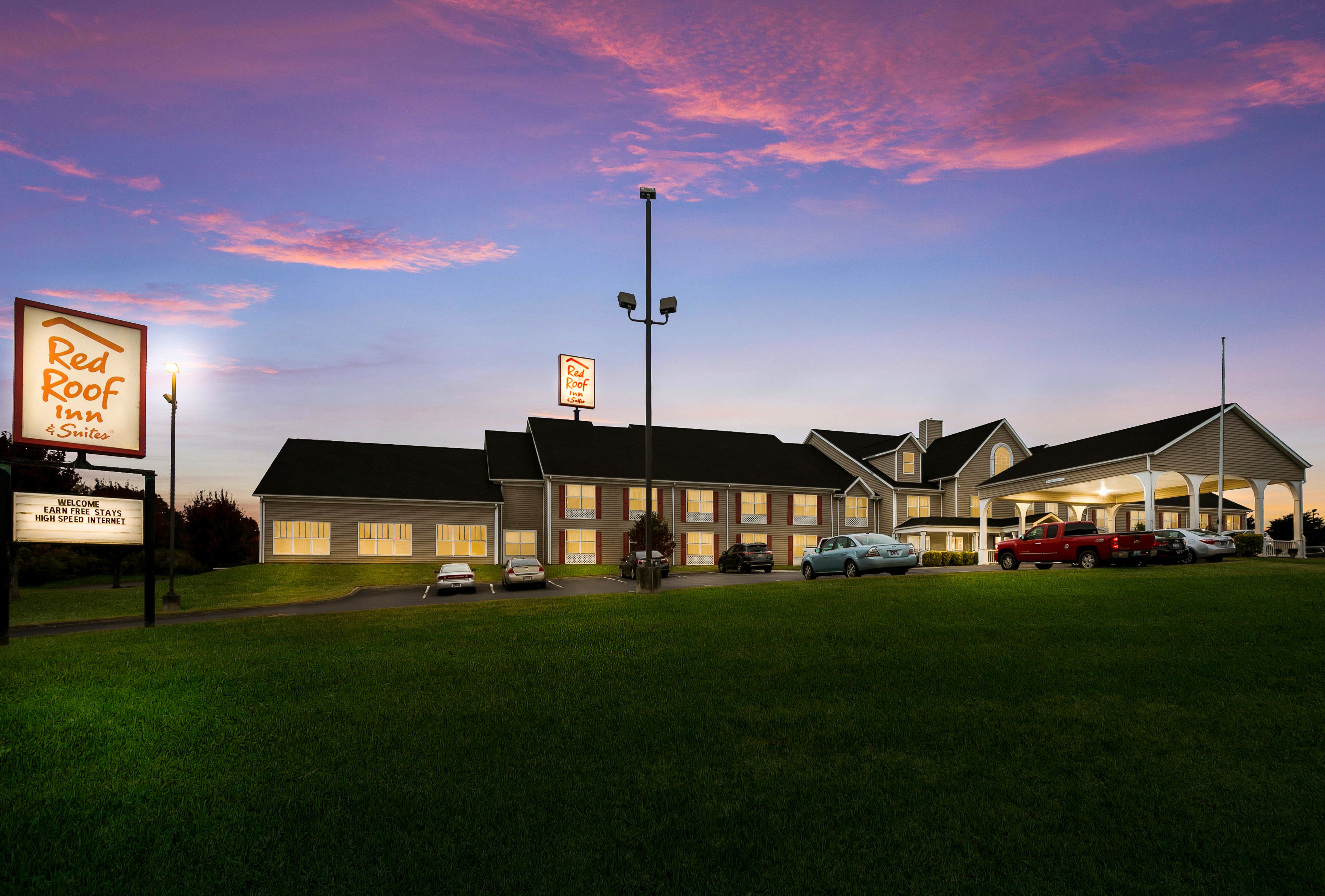 Red Roof Inn and Suites Knoxville East 41/42