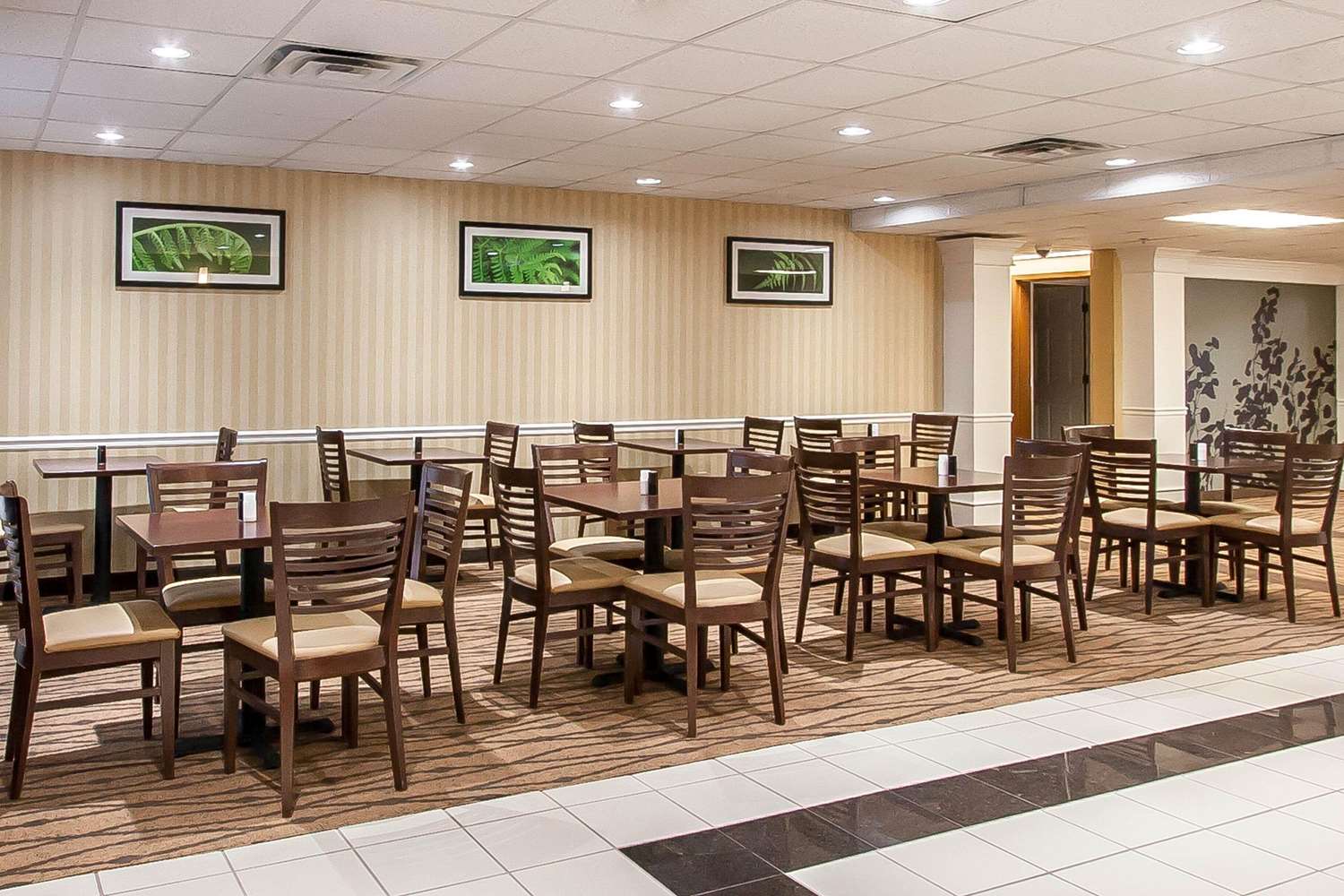 Pearl Jackson Airport Hotel 14/19