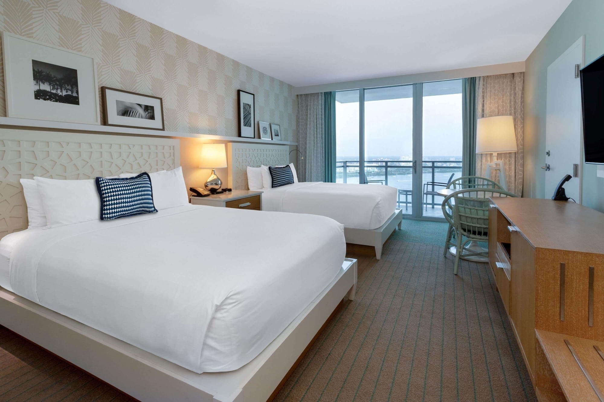 INTERCOSTAL, DELUXE, 2 QUEEN BEDS, WITH VIEW