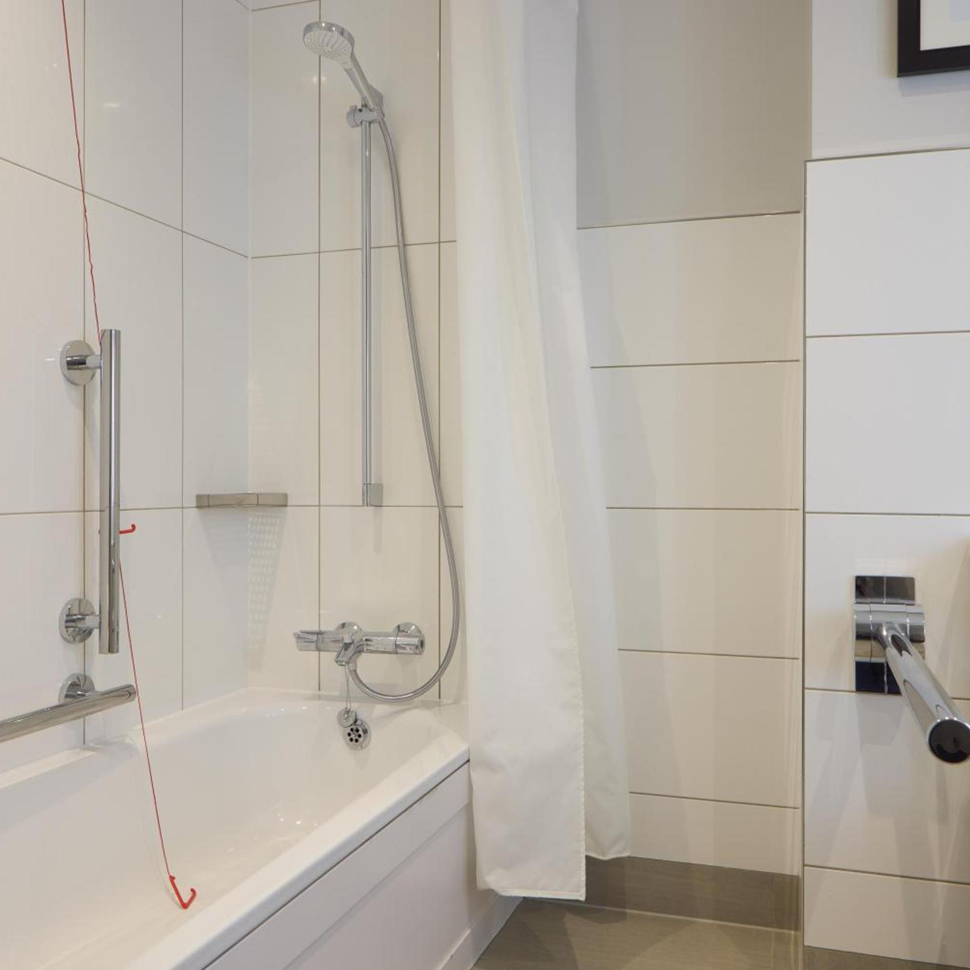 غرفة بسرير كينج وسرير كوين لذوي الإعاقة، DoubleTree by Hilton St Anne's Manor 7/10