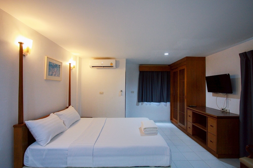 18 Coins Budget Hotel 20/67