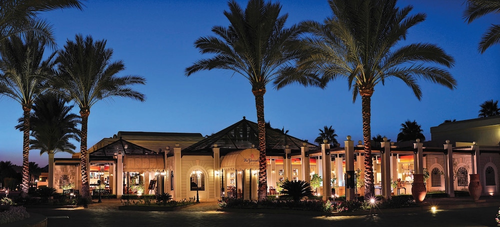Reef Oasis Beach Resort 8/82