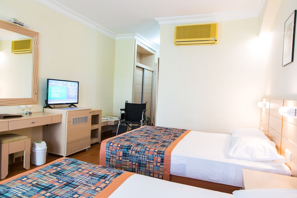 Gardenia Beach Hotel 5/28