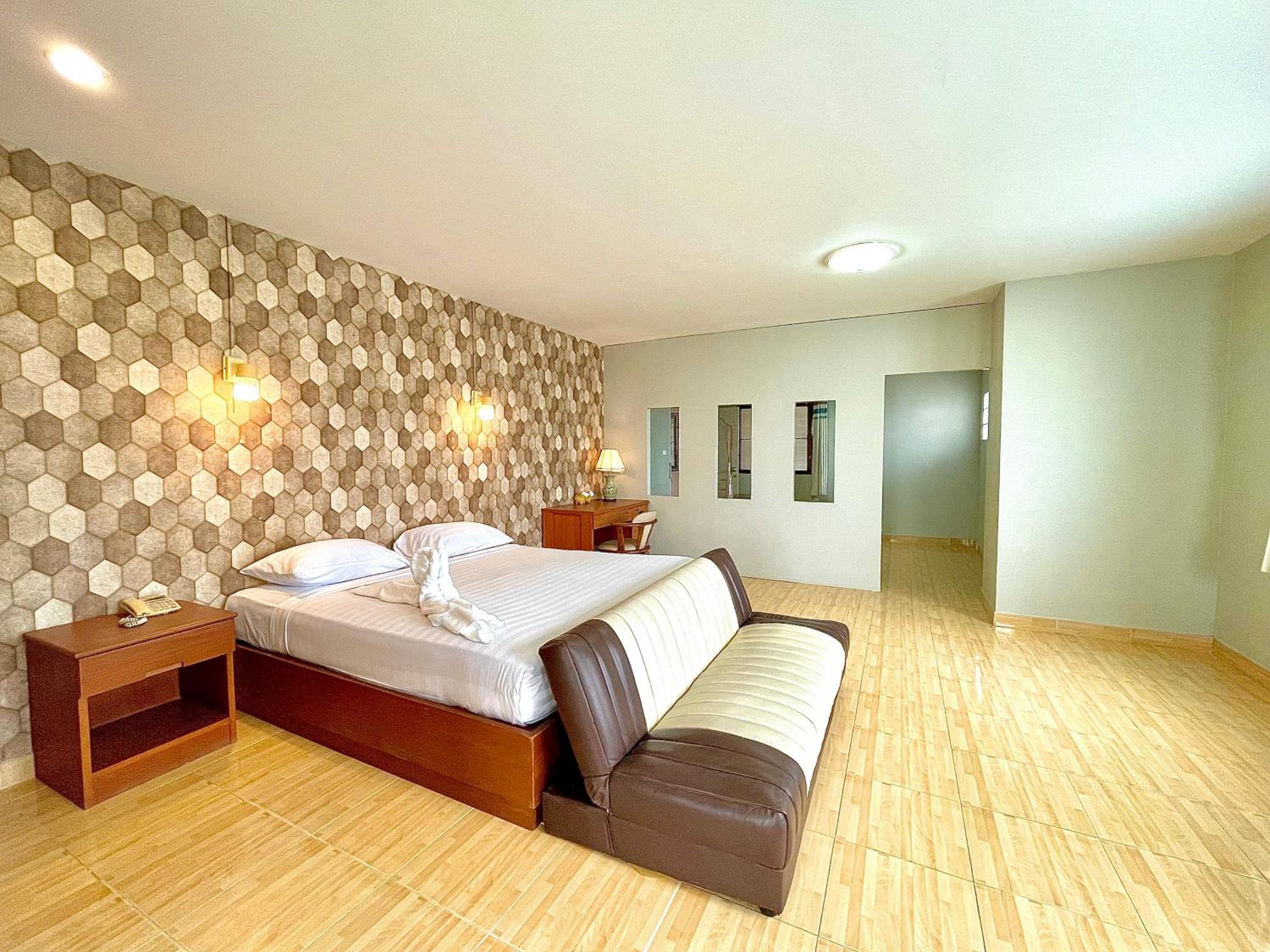 غرفة سوبيريور ثلاثية، Green Beach Pattaya 5/10