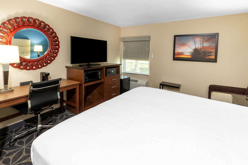 Baymont by Wyndham McAllen 26/60