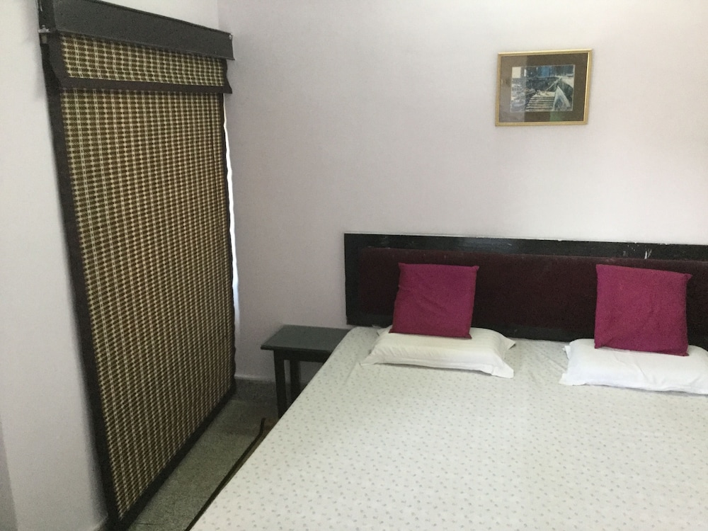 Mewar Inn 15/49