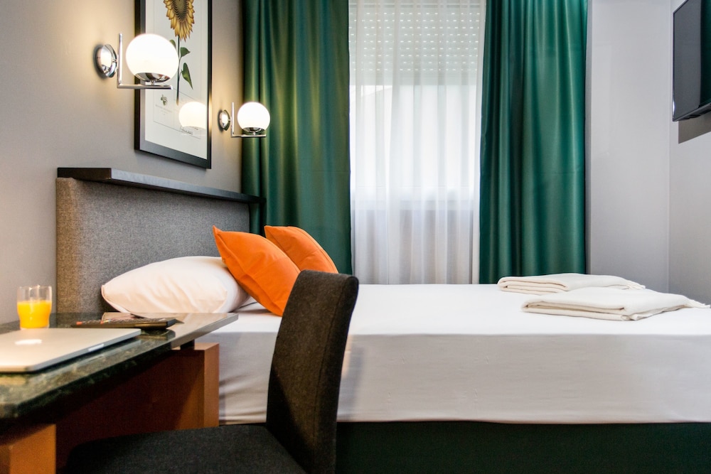Hotel Malcom Barret 17/69