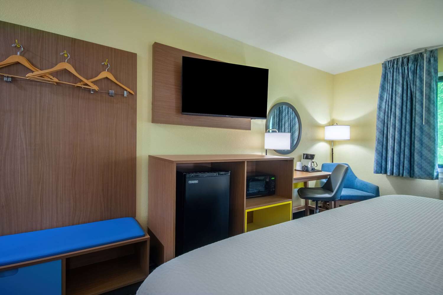 Days Inn & Suites by Wyndham Waterloo 11/30