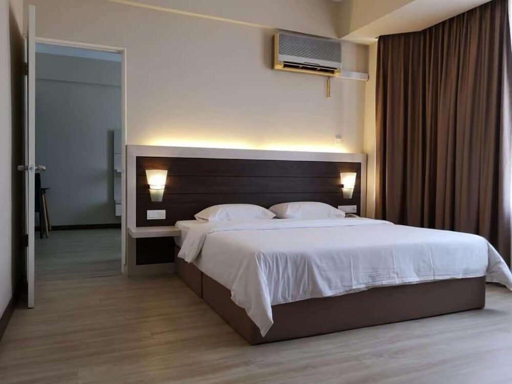Somerset Hotel 19/34
