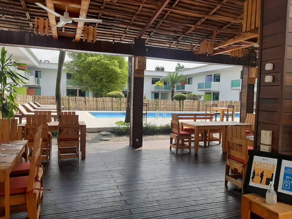 swimming pool spa