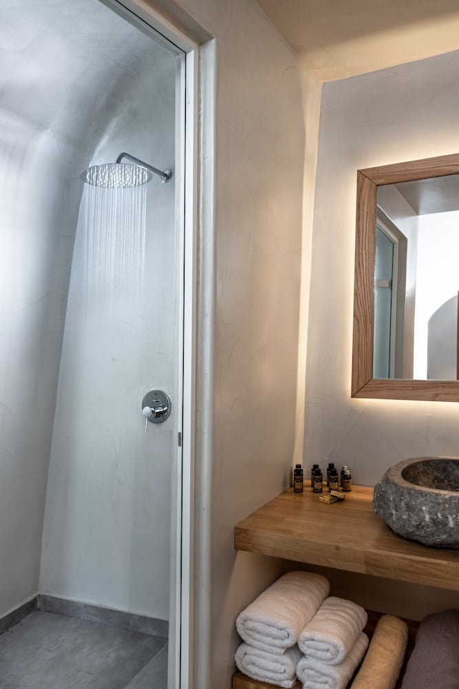 HONEYMOON, SUITE, CALDERA VIEW, OUTDOOR JETTED TUB