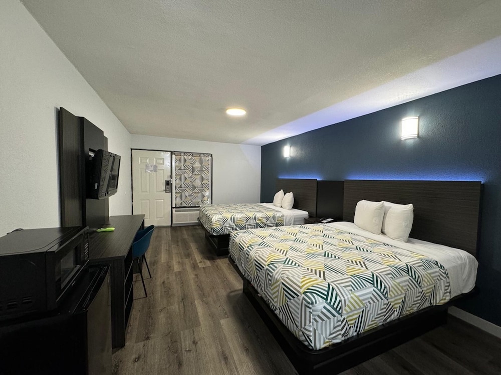 Deluxe, 2 Queen Beds
