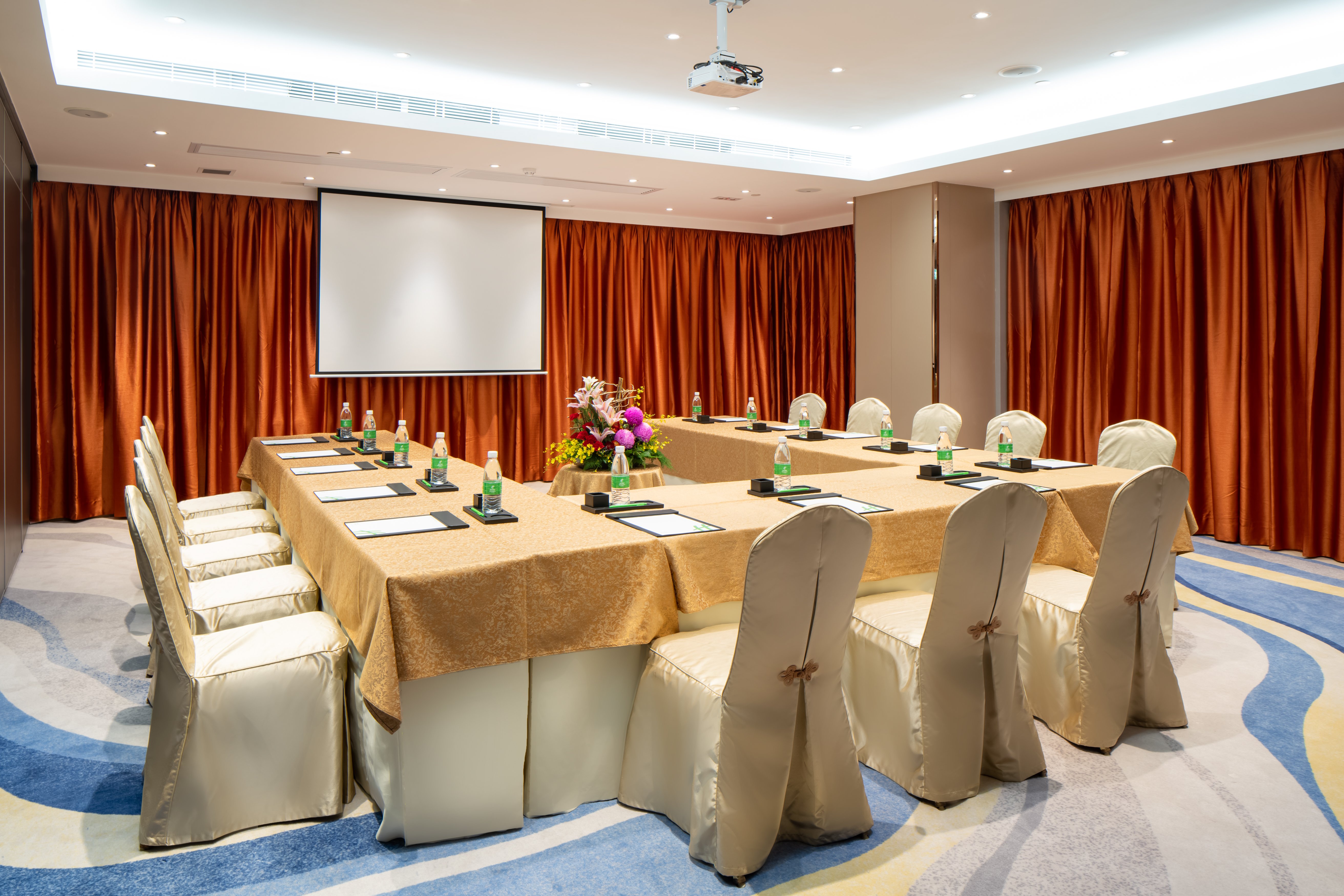 HOLIDAY INN MACAU 62/79