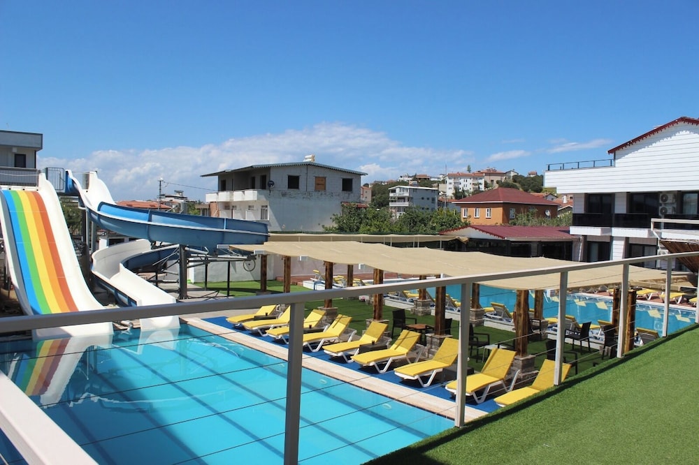 Atas Aqua Otel Avsa 47/51