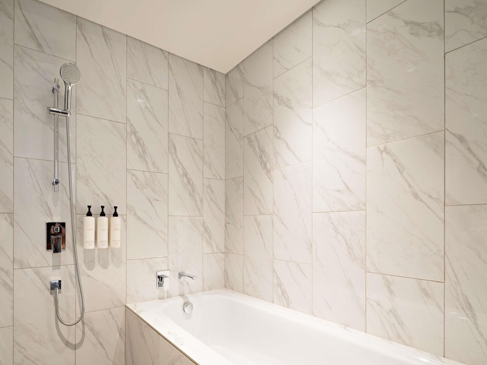 3 Bedrooms, Swiss Advantage, Apartment, 3 Queen Beds، Swissotel Living Jakarta Mega Kuningan 8/8