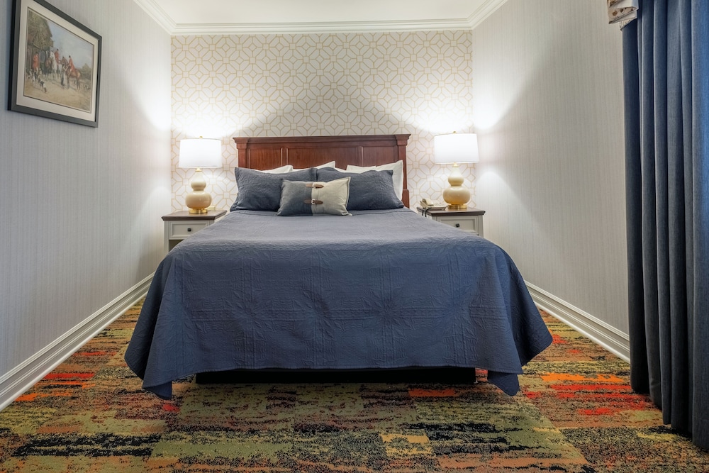 Queen Bed, Accessible