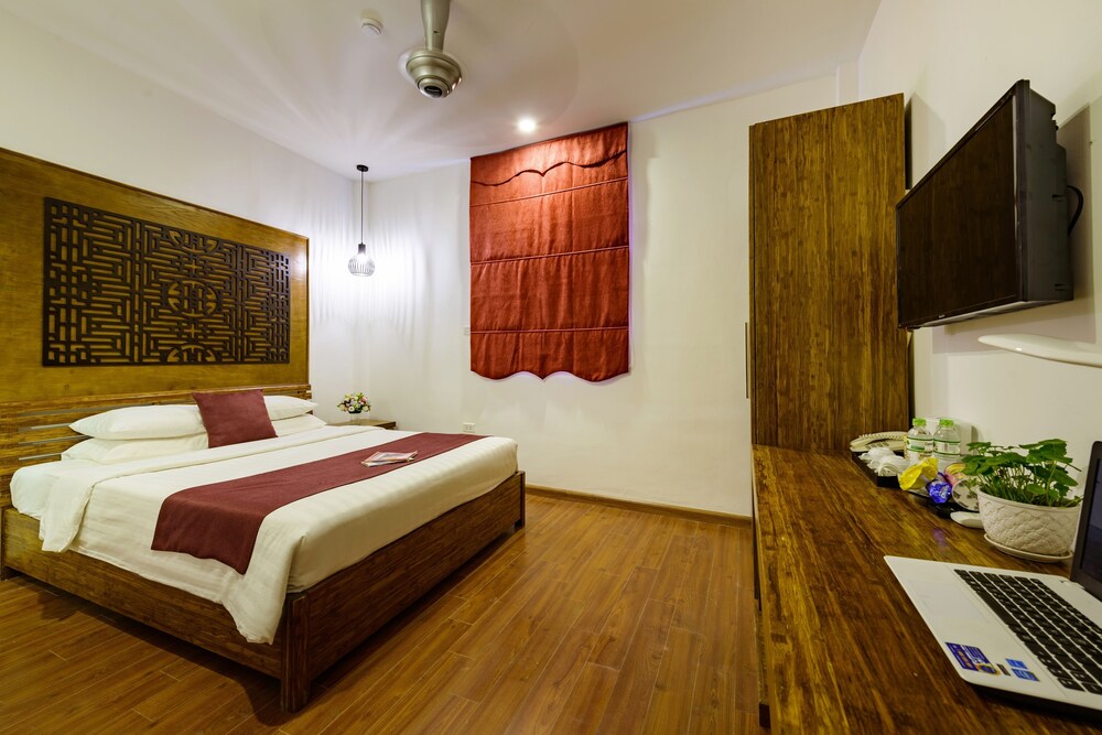 NT Elysian Hotel 10/76