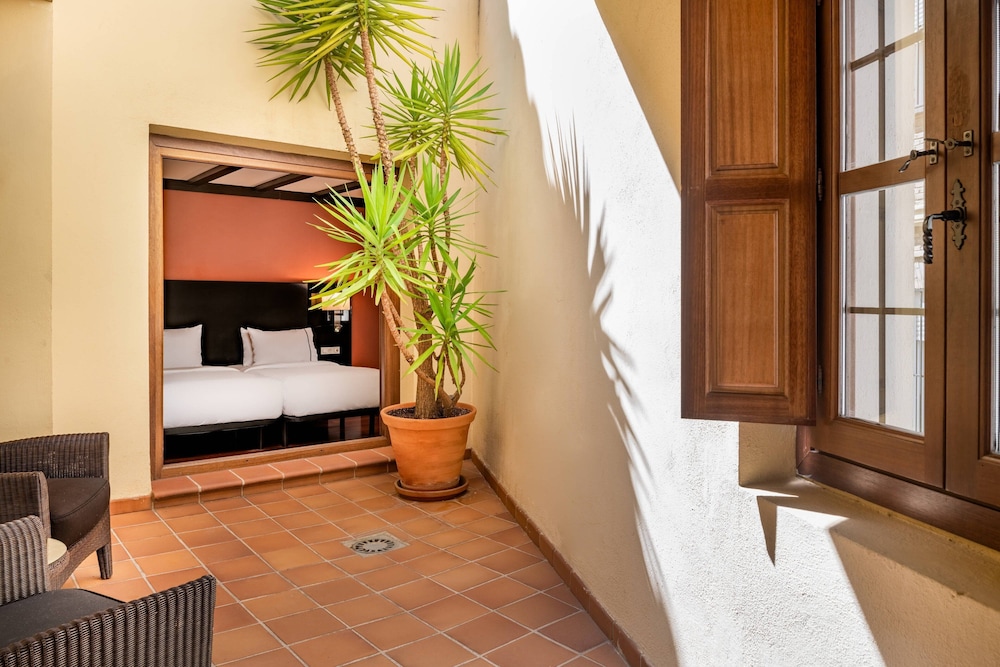 Hotel Palacio de Santa Paula Autograph Collection 24/42