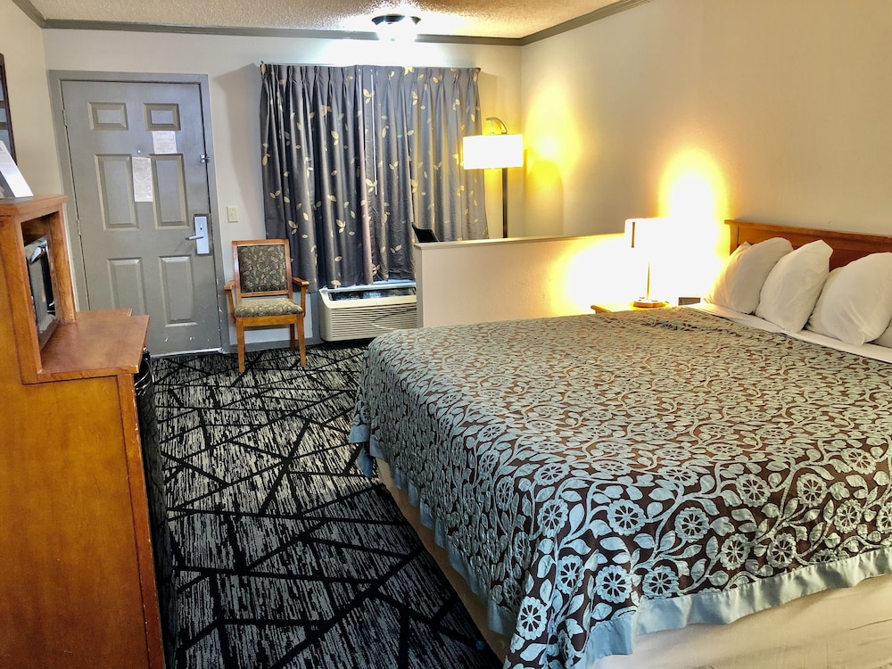 Days Inn by Wyndham Manning 13/16