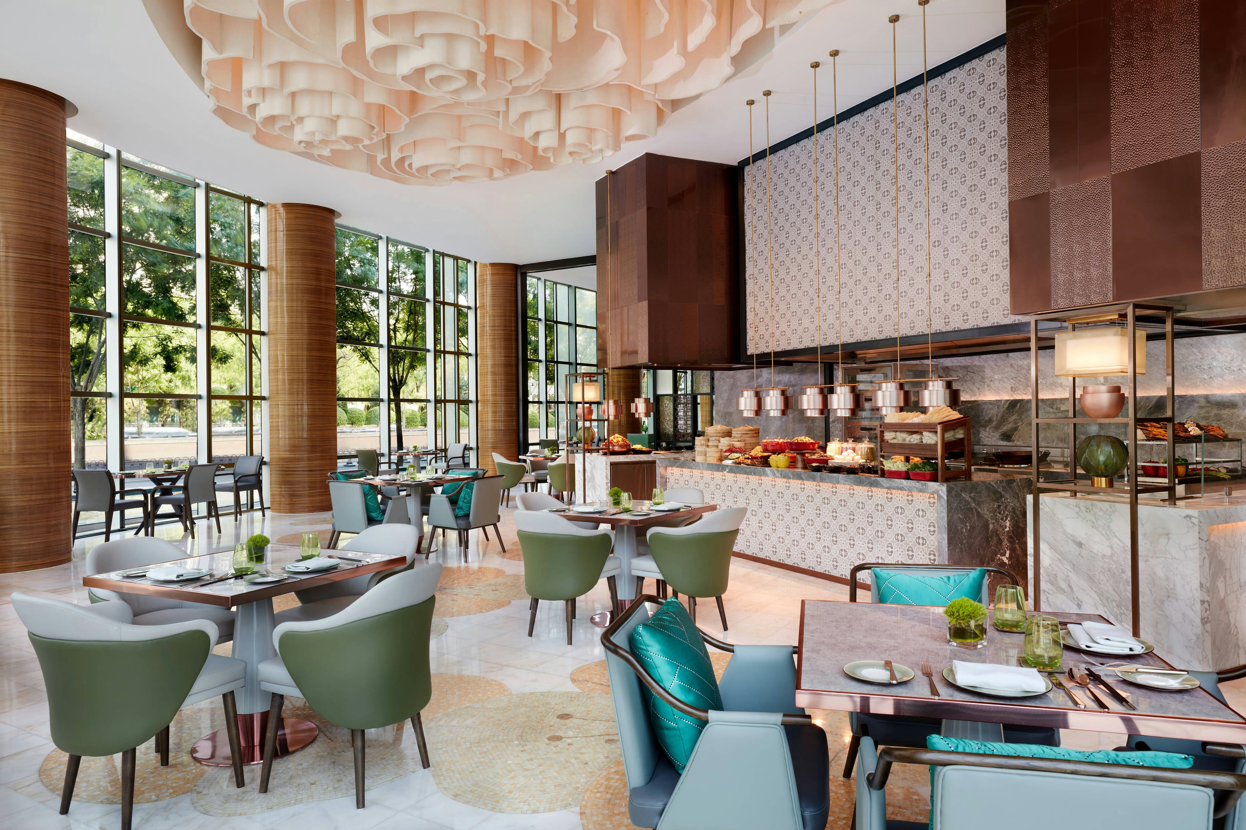 Ritz Carlton Financial Street 33/42