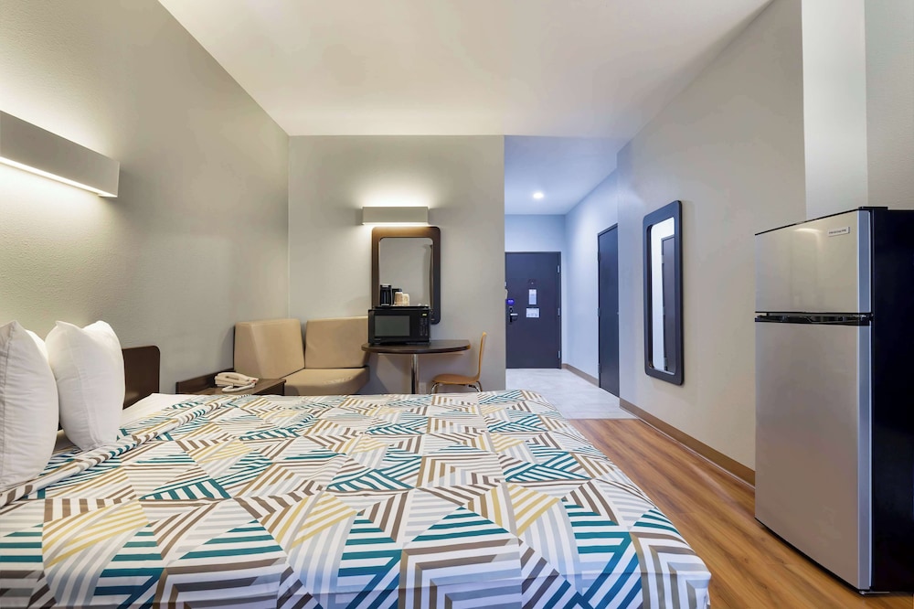 Studio6 Suites Texas City, TX – I-45 South 28/35