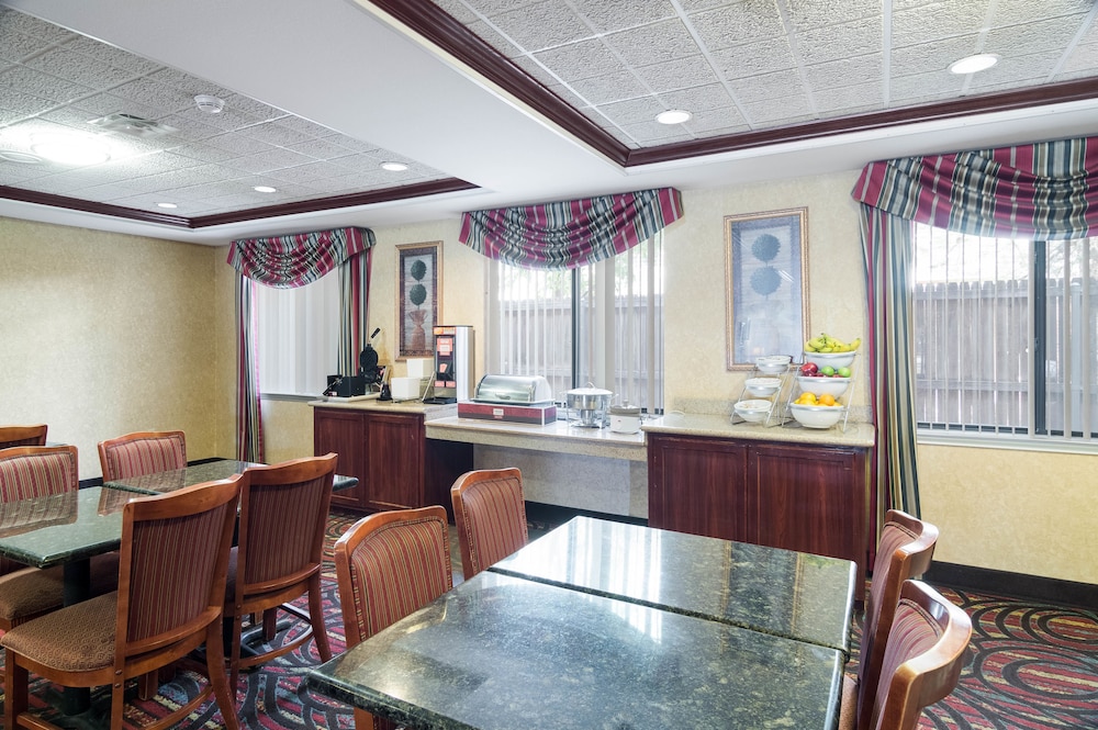 Quality Suites Midland North Loop 250 44/63