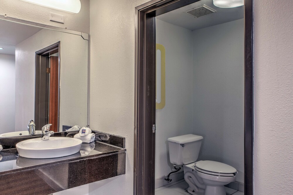 Motel6 Dallas, TX - Northwest 47/50