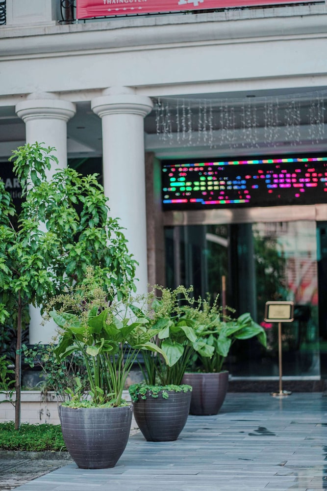 May Plaza Hotel 5/50