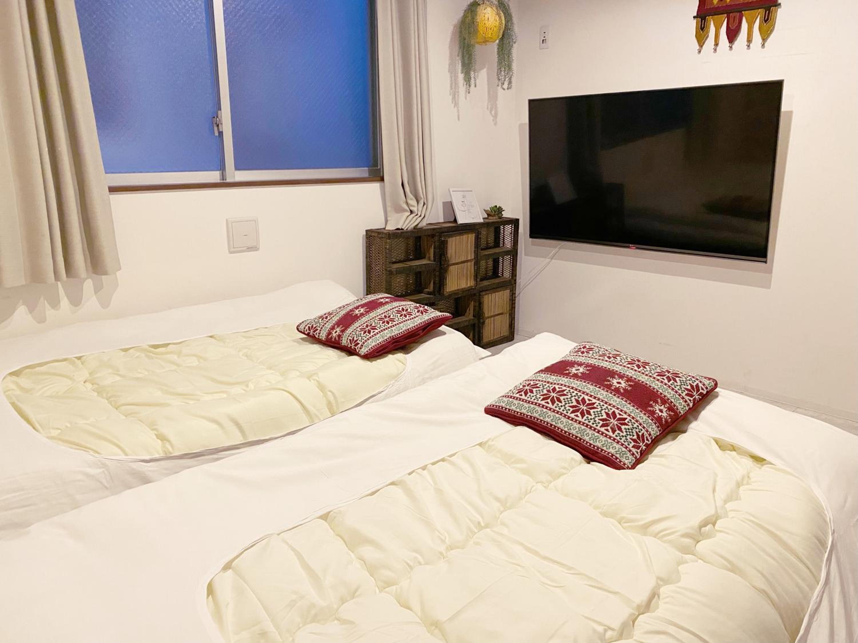 SUPERIOR, TWIN BEDS