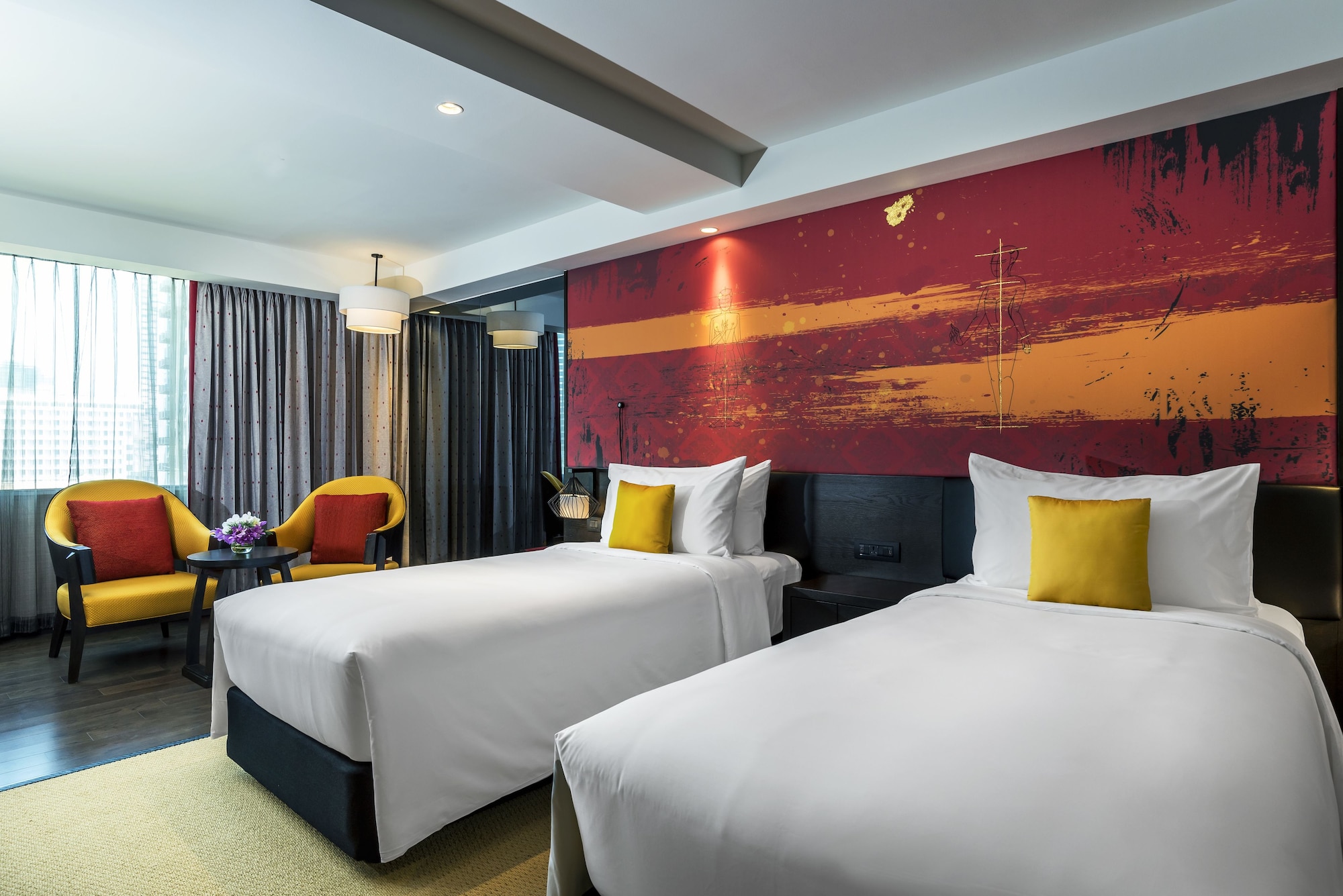 PRIVILEGE, TWIN BEDS, LOUNGE ACCESS
