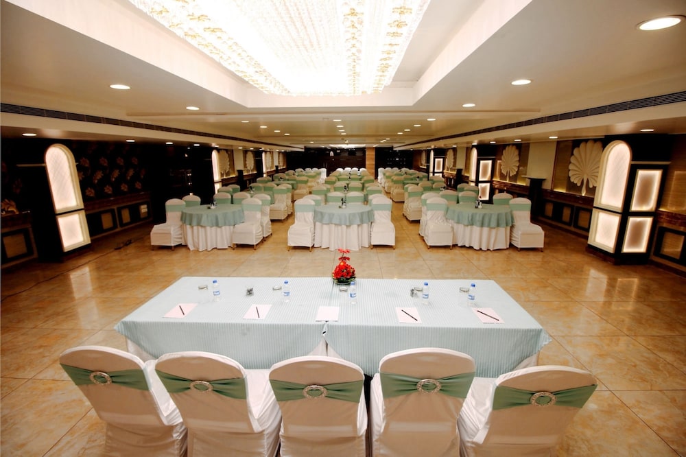 Pinnacle by Click Hotels, Lucknow 46/63