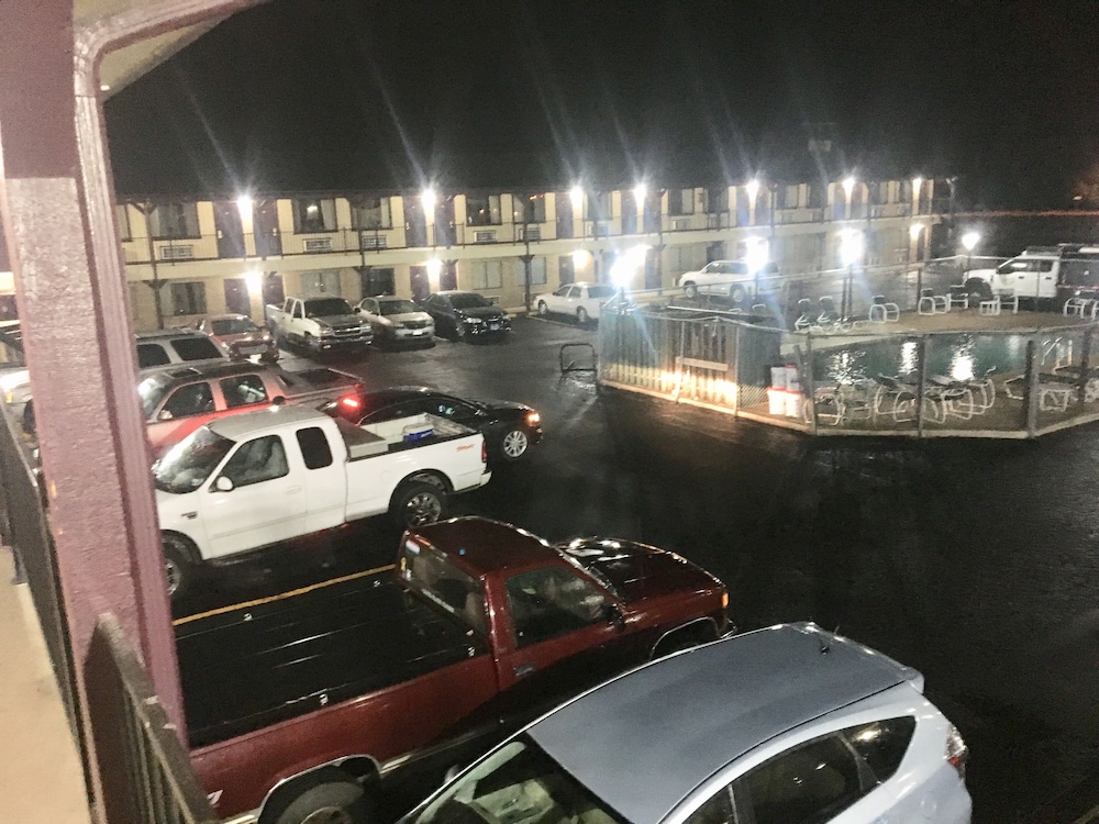 Inn At Mexia 55/64