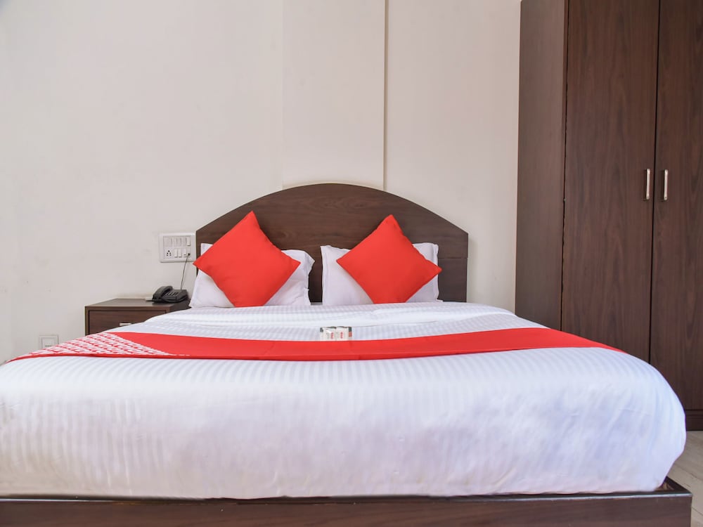 Oyo 12854 Hotel Sahara Inn 9/20