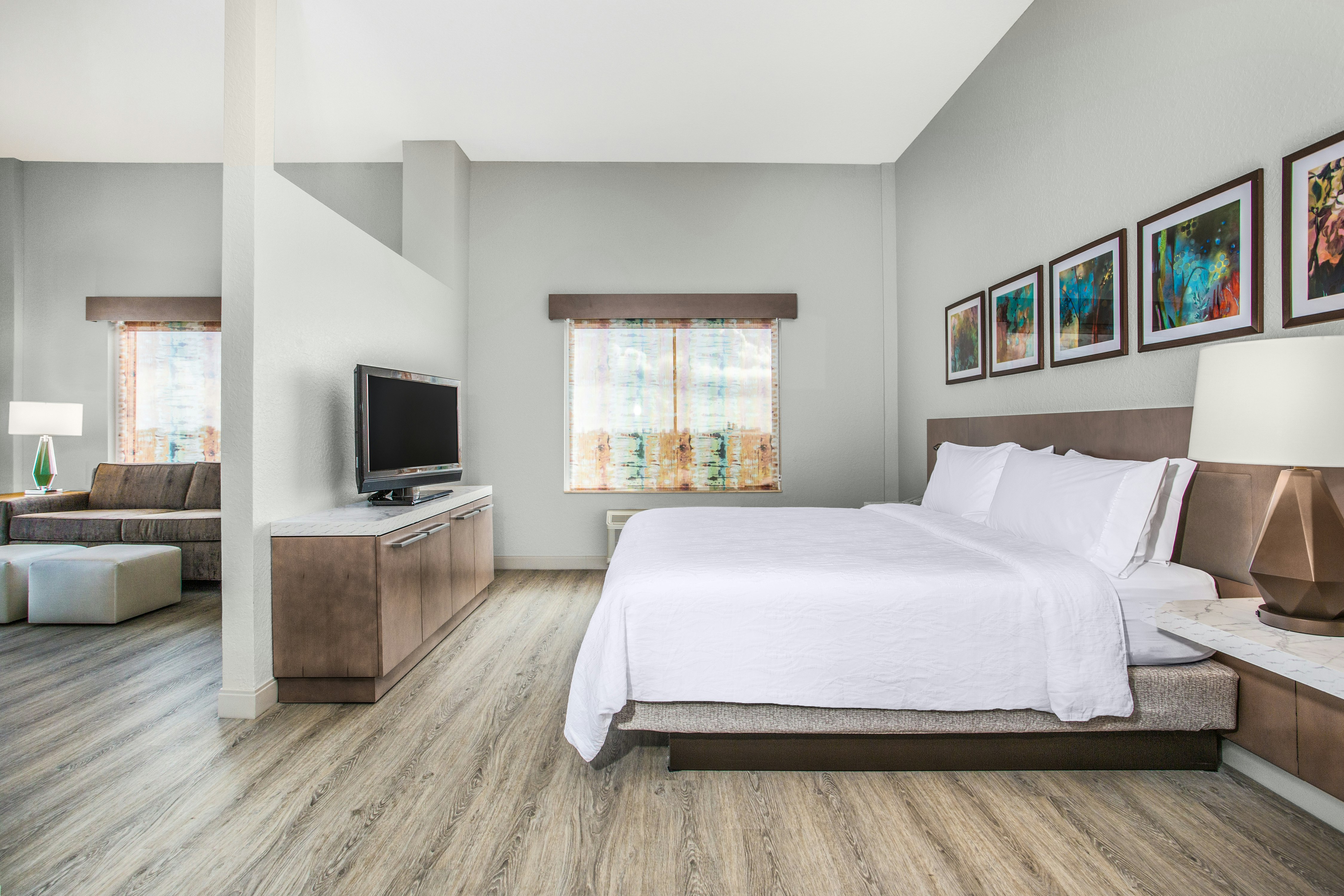 Suite, King Bed, 1.5 Bathrooms