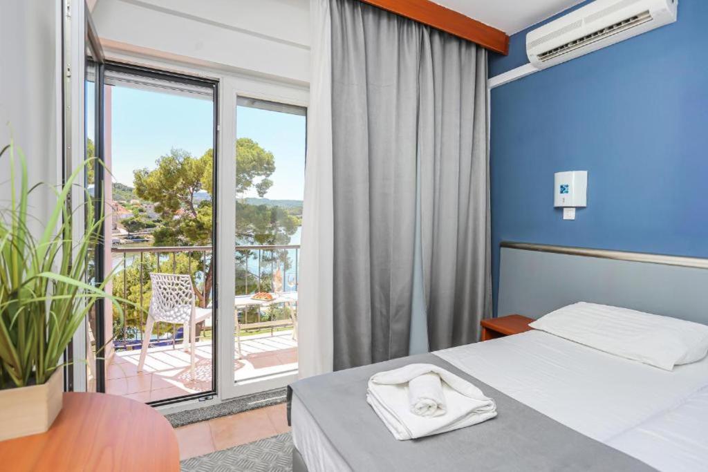 Standard, Double or Twin Bed, Sea View