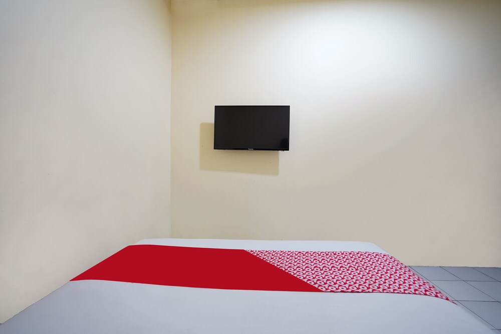 RedDoorz Plus near Galaxy Mall 31/39