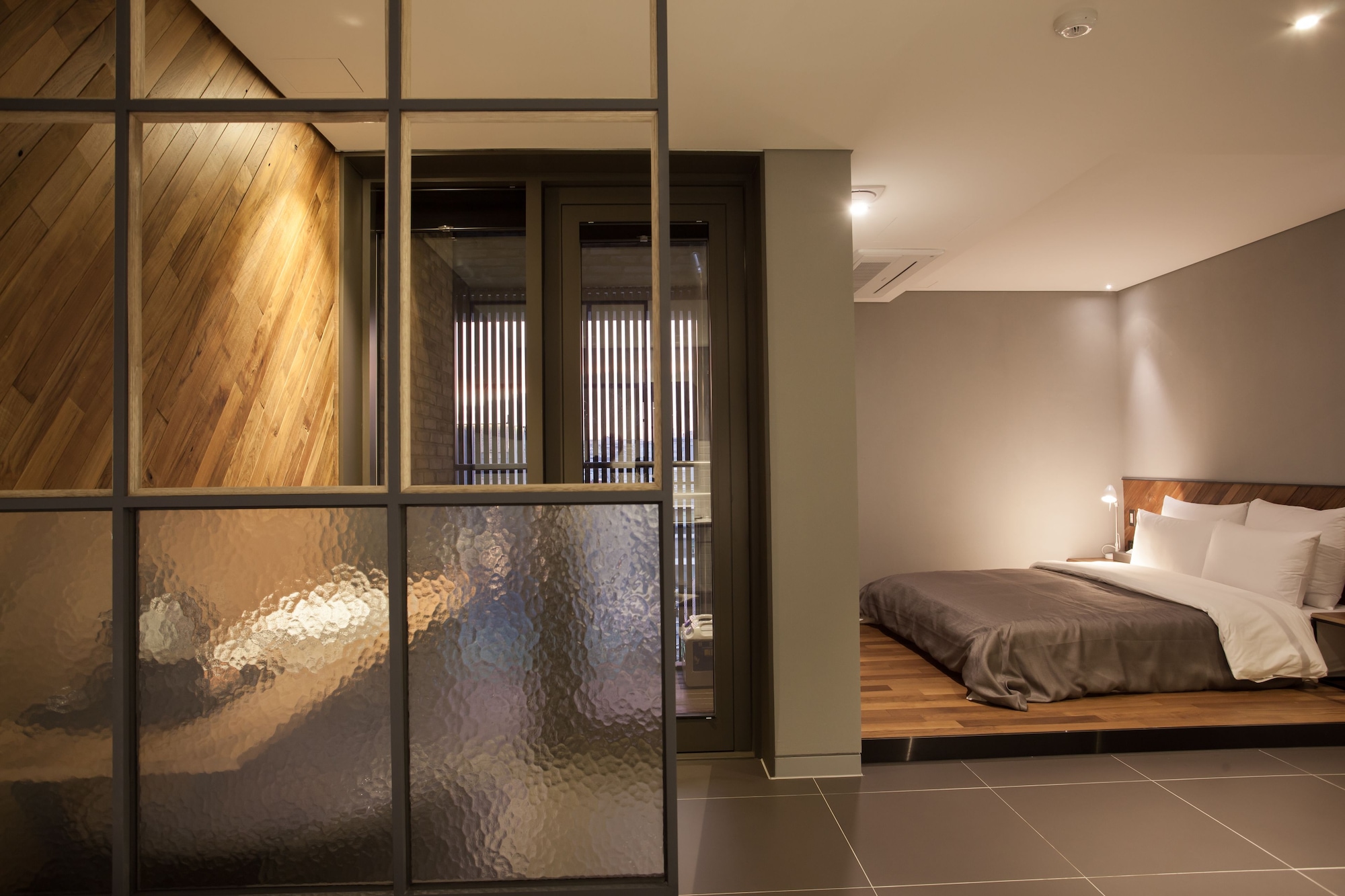 DELUXE, DOUBLE BED